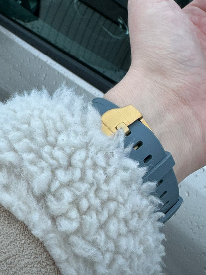 Premium silikonarmband till Apple Watch - Grå med guld